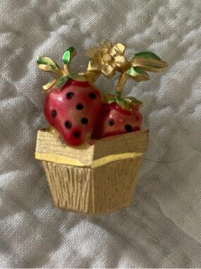 Strawberry Basket Vintage-Inspired Pin - Red & Gold
